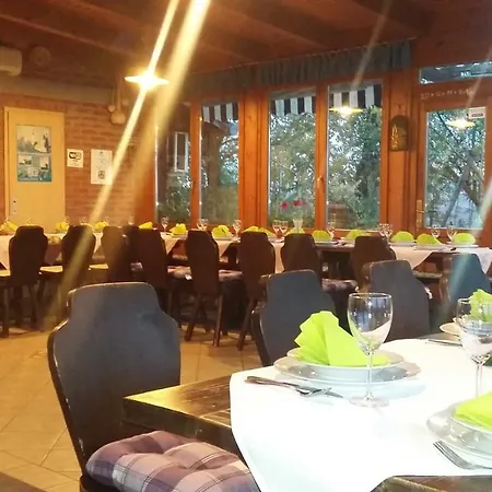 Agroturism Jures مزرعة للإقامة ليوتومير